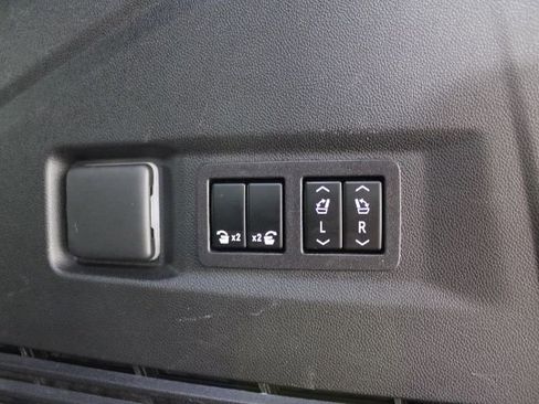 Used 2023 GMC Yukon Denali Ultimate image 16