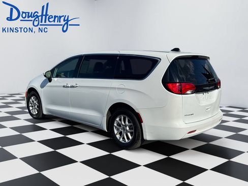 Used 2023 Chrysler Voyager LX FWD image 3