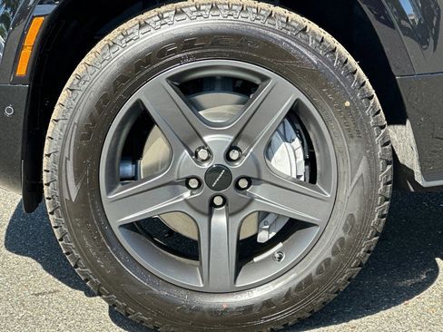 New 2026 Land Rover Defender 110 X-Dynamic SE AWD/4WD image 11