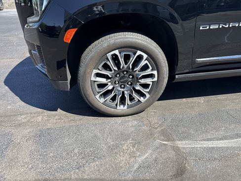 Used 2023 GMC Yukon Denali Ultimate AWD/4WD image 11