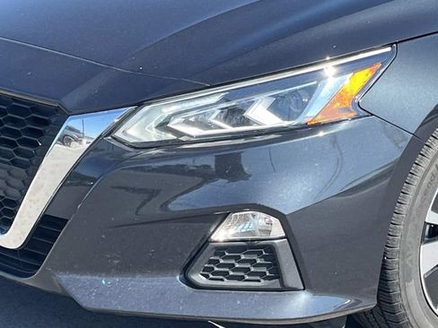 Used 2022 Nissan Altima 2.5 SV FWD image 9
