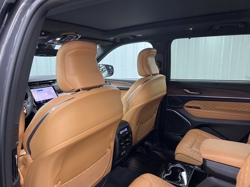 Used 2023 Jeep Grand Cherokee L Summit w/ High Altitude Package image 13