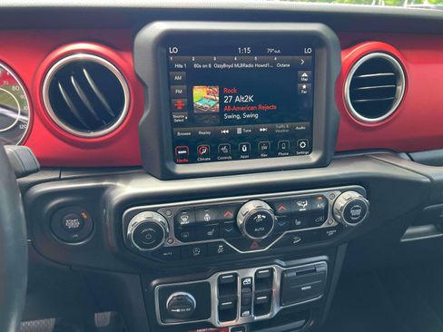 Used 2020 Jeep Wrangler Unlimited Rubicon w/ Dual Top Group AWD/4WD image 13
