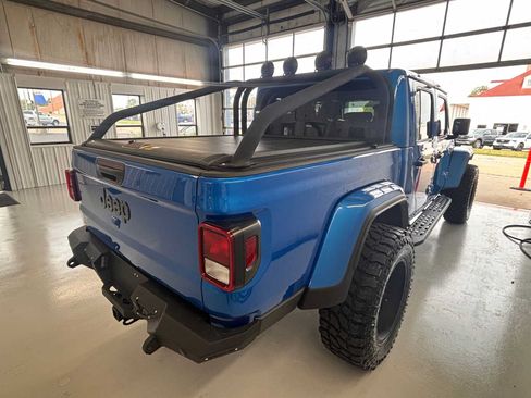 Used 2025 Jeep Gladiator Sport AWD/4WD image 6
