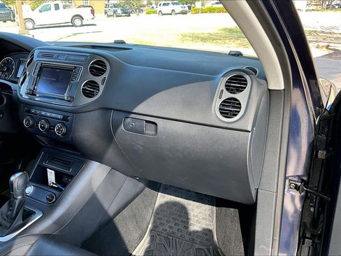 Used 2016 Volkswagen Tiguan SE image 19