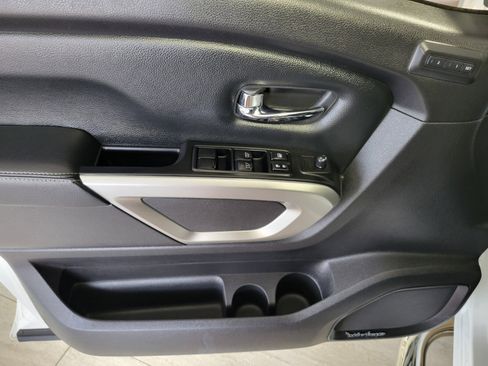 Used 2017 Nissan Titan PRO-4X w/ Pro-4x Convenience Package image 18