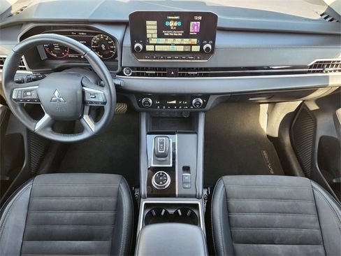 Used 2024 Mitsubishi Outlander SE image 27