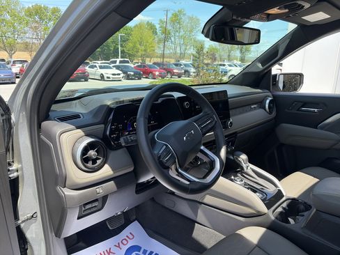 Used 2024 Chevrolet Colorado ZR2 w/ ZR2 Convenience Package III AWD/4WD image 29