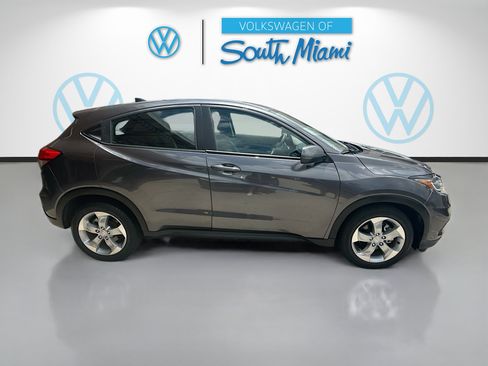 Used 2021 Honda HR-V LX image 8