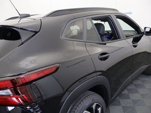 New 2026 Chevrolet Trax RS w/ Sunroof Package FWD image 7