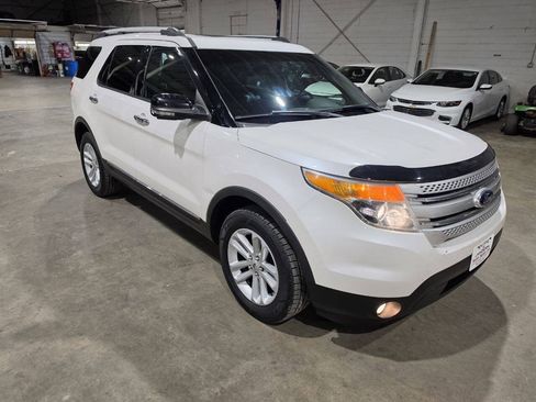Used 2013 Ford Explorer XLT AWD/4WD image 17