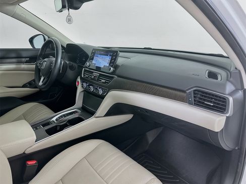 Used 2021 Honda Accord Touring image 31