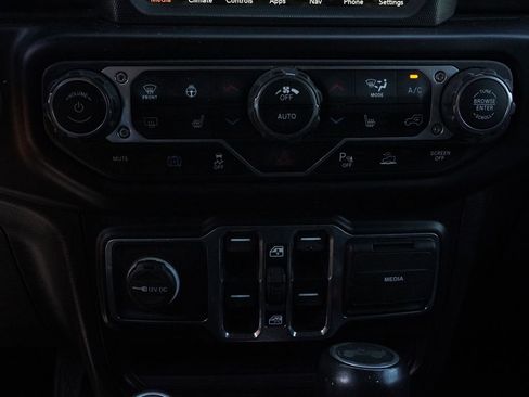 Used 2022 Jeep Wrangler Unlimited Sahara w/ Cold Weather Group AWD/4WD image 47
