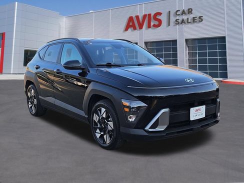 Used 2025 Hyundai Kona SEL FWD image 3