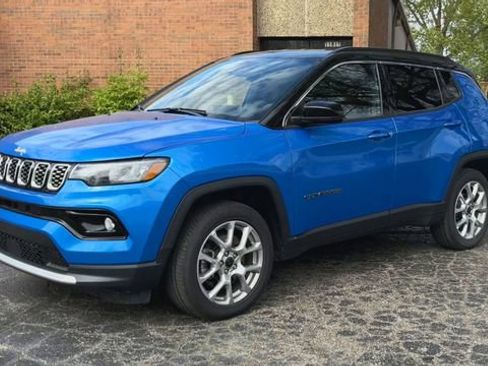 Used 2025 Jeep Compass Limited AWD/4WD image 4