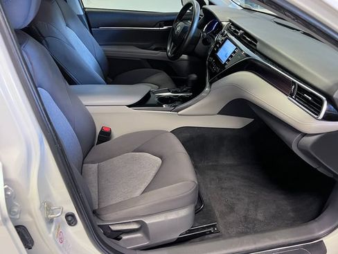 Used 2018 Toyota Camry LE w/ Convenience Package FWD image 10