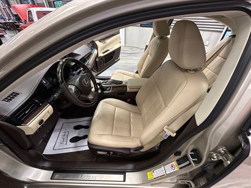 Used 2016 Lexus ES 350 w/ Luxury Package w/Wood Trim FWD image 57