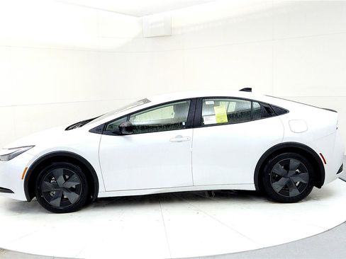 New 2026 Toyota Prius Plug-In Hybrid image 3