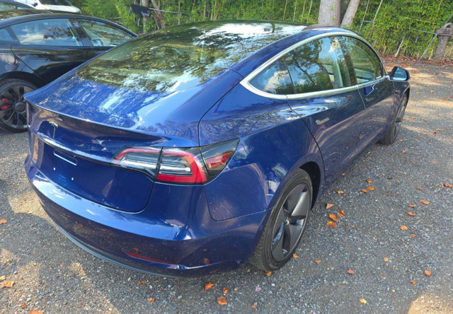 Used 2018 Tesla Model 3 Mid Range RWD image 3