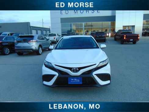 Used 2021 Toyota Camry SE image 3