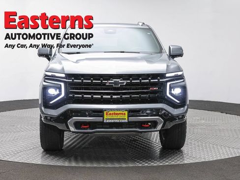 Used 2025 Chevrolet Suburban Z71 AWD/4WD image 2