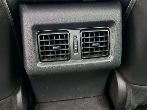 Used 2022 Toyota Camry XLE w/ Navigation Upgrade Package image 27