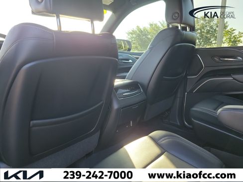 Used 2021 Cadillac Escalade Luxury RWD image 15