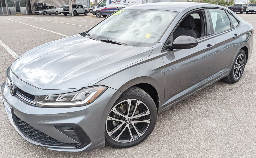 Used 2025 Volkswagen Jetta Sport FWD image 6