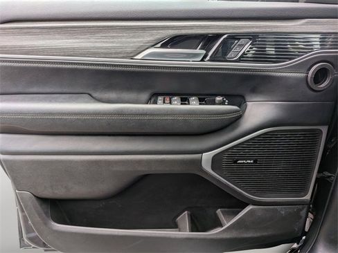 Certified 2024 Jeep Wagoneer Series III image 25