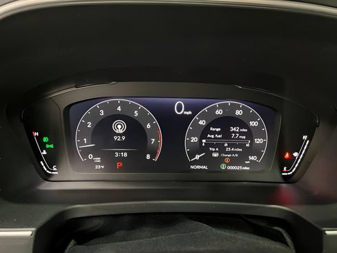 Used 2025 Honda Pilot Elite image 15