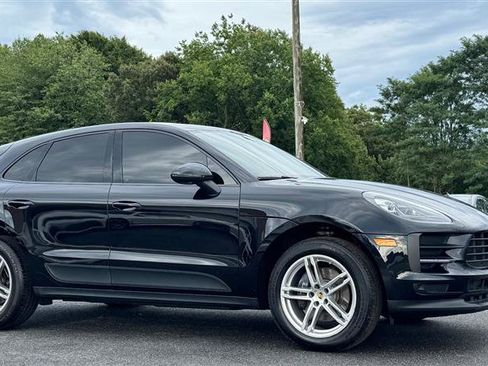Used 2020 Porsche Macan w/ Premium Package Plus AWD/4WD image 3