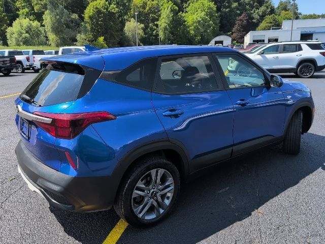 Used 2021 Kia Seltos LX AWD/4WD image 5