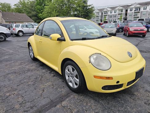 Used 2007 Volkswagen Beetle Coupe w/ Package 1 FWD image 4