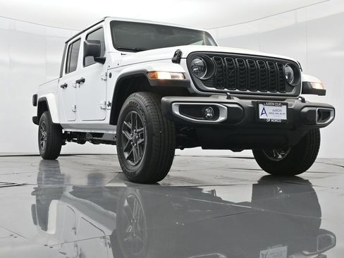 New 2025 Jeep Gladiator Sport image 39