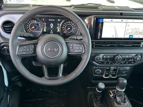 New 2025 Jeep Gladiator Sport image 10