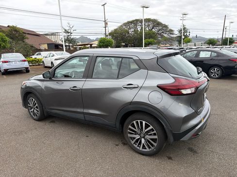 Used 2021 Nissan Kicks SV image 4