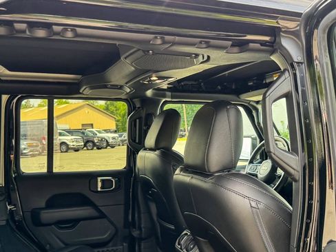 Used 2021 Jeep Wrangler Unlimited Sahara AWD/4WD image 16
