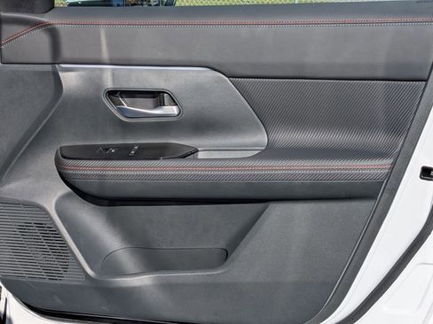 Certified 2025 Nissan Kicks SR image 29