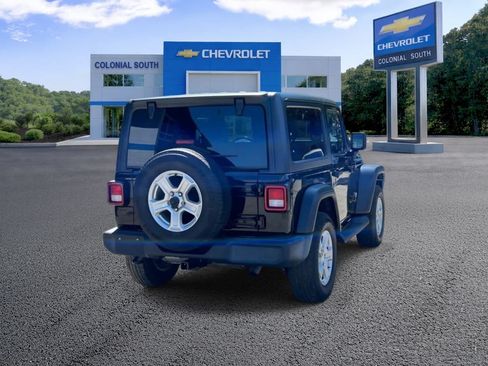 Used 2019 Jeep Wrangler Sport AWD/4WD image 6