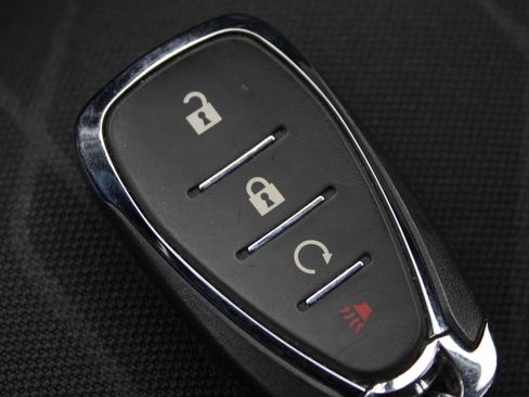 Used 2021 Chevrolet Trax LT w/ LT Convenience Package image 17