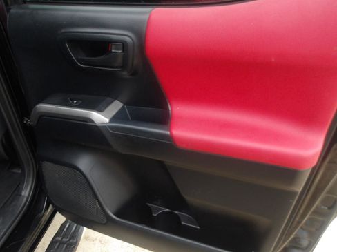 Used 2017 Toyota Tacoma SR5 w/ Tow Package image 7