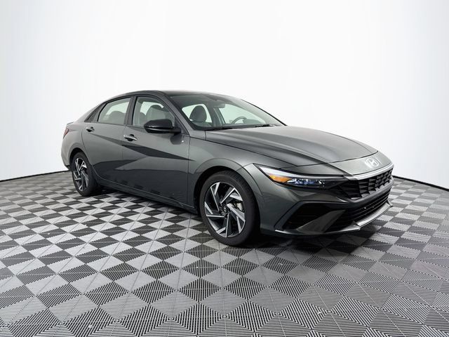 Certified 2025 Hyundai Elantra Sport FWD image 10