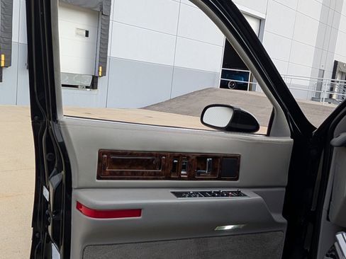 Used 1994 Cadillac Fleetwood Brougham image 19