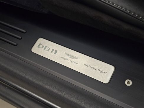 Used 2020 Aston Martin DB11 Coupe image 17