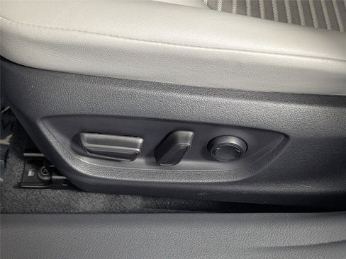 Certified 2022 Toyota Camry SE image 12