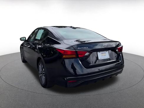Used 2025 Nissan Altima 2.5 SV FWD image 10