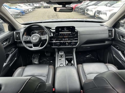 Used 2023 Nissan Pathfinder SL AWD/4WD image 13