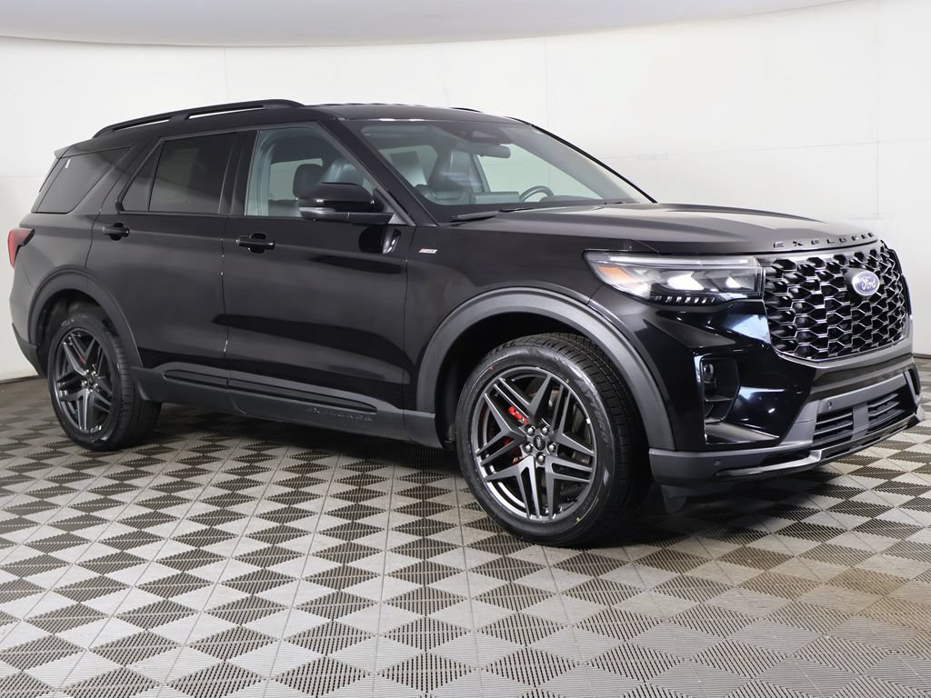 Used 2025 Ford Explorer ST-Line w/ ST-Line Street Pack AWD/4WD image 2
