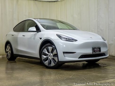 Used 2023 Tesla Model Y Long Range AWD/4WD image 2