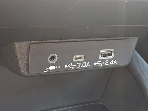 Certified 2025 Subaru Forester Premium AWD/4WD image 26